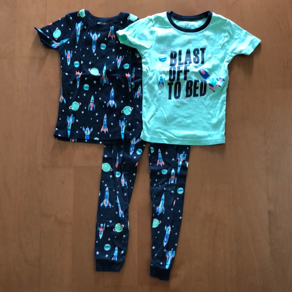 Carter’s Short Sleeved Blast Off to Bed Space Rocket Themed Pajama set size 6